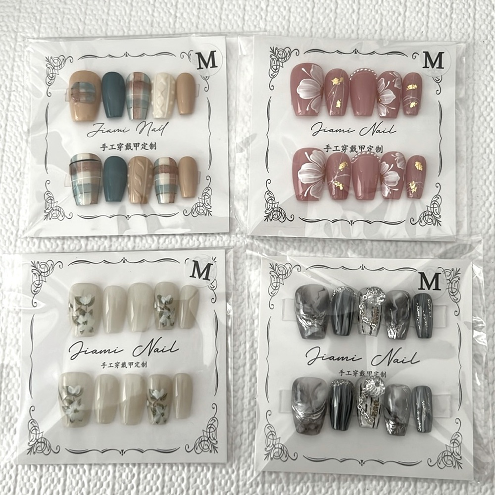 Brand new set of 4 Press-on nails, size M